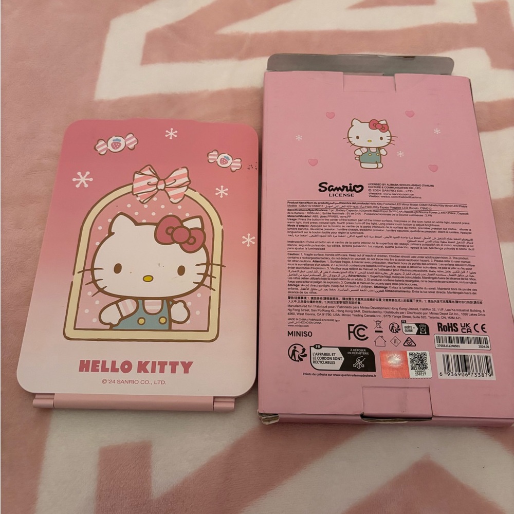 Hello Kitty Compact Mirror - Picture 2 of 4